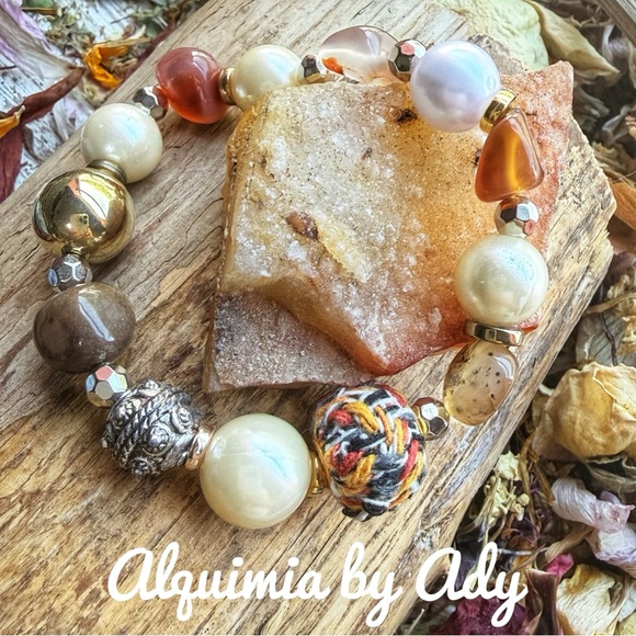 Alquimia Jewelry - Statement oversized beads carnelian and pearl eclectic bracelet